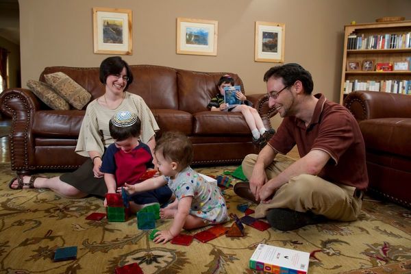 Tzvi and Rachel Novick with their three kids in their living room